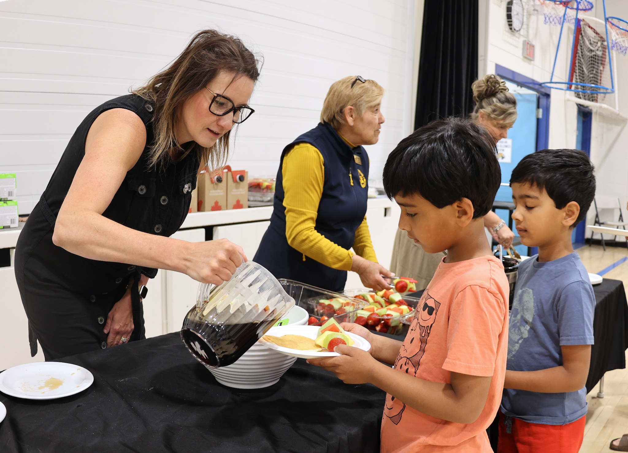 Trustees serving breakfast WPS